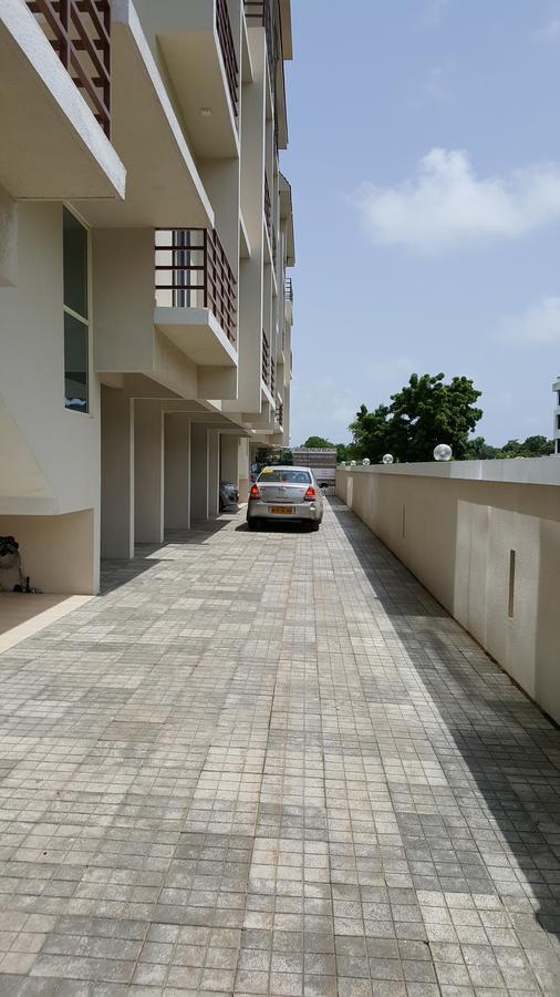 Acons Palm Beach Alībāg Exterior foto